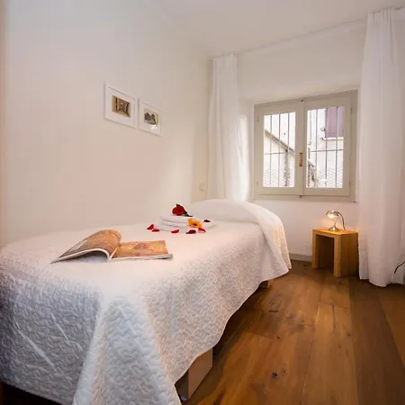 Colonno Sleeps 8 Casa de Férias Sala Comacina
