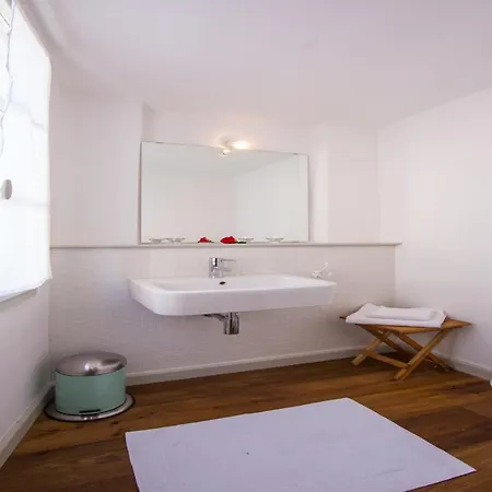 Сasa de vacaciones Colonno Sleeps 8 Sala Comacina